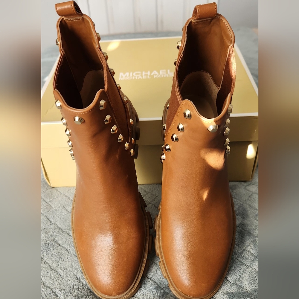 NWOT Michael Kors Leather Ridley Booties. Size 5. - Picture 10 of 14